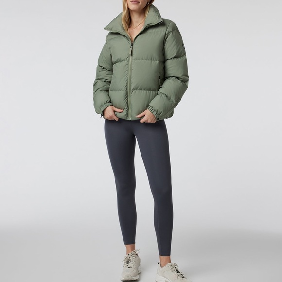 NWT Vuori Hillside Down Puffer Jacket in Laurel Green - Picture 2 of 10